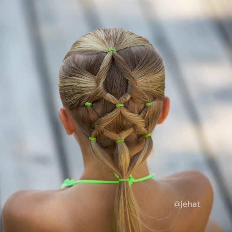 20 Perfect Swimming Hairstyles - Girl Loves Glam